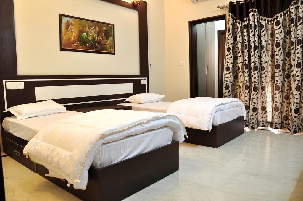Mohini Home Stay Агра Екстериор снимка