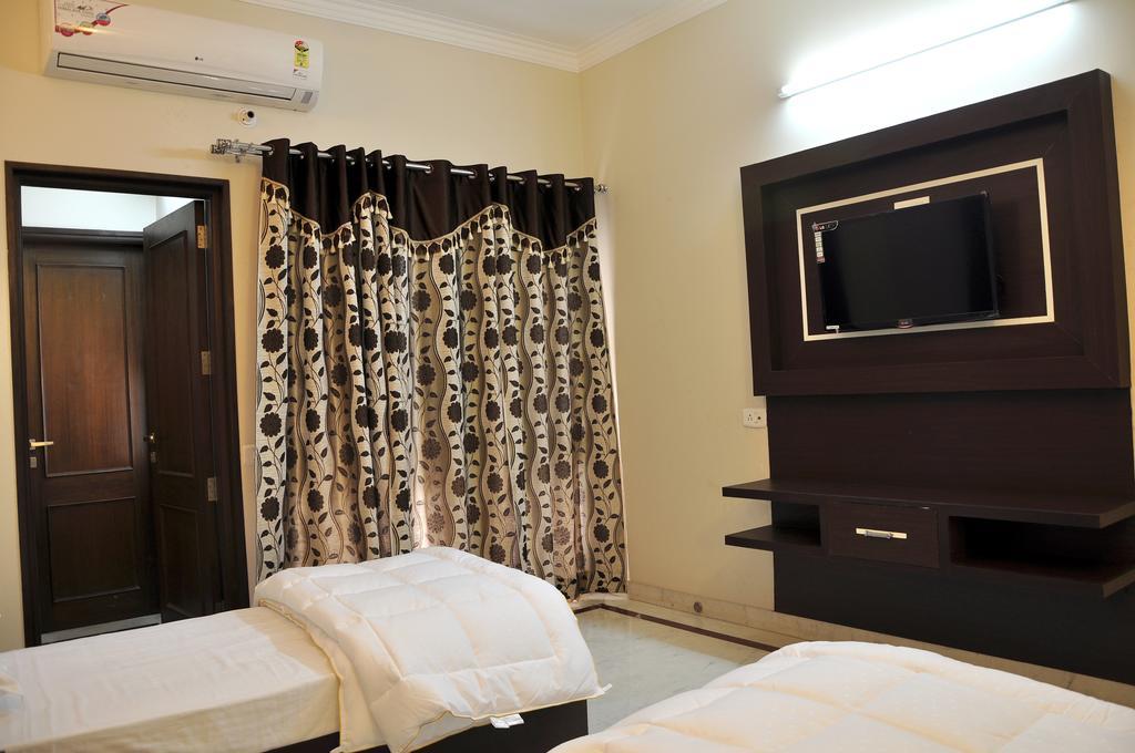 Mohini Home Stay Агра Екстериор снимка