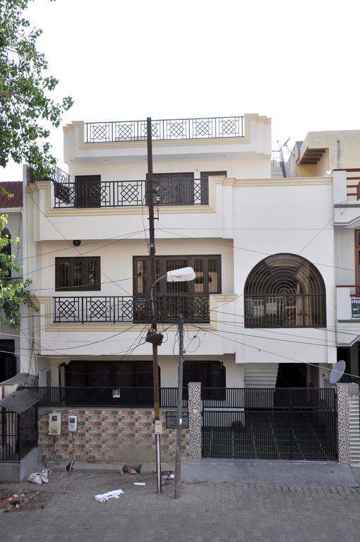 Mohini Home Stay Агра Екстериор снимка