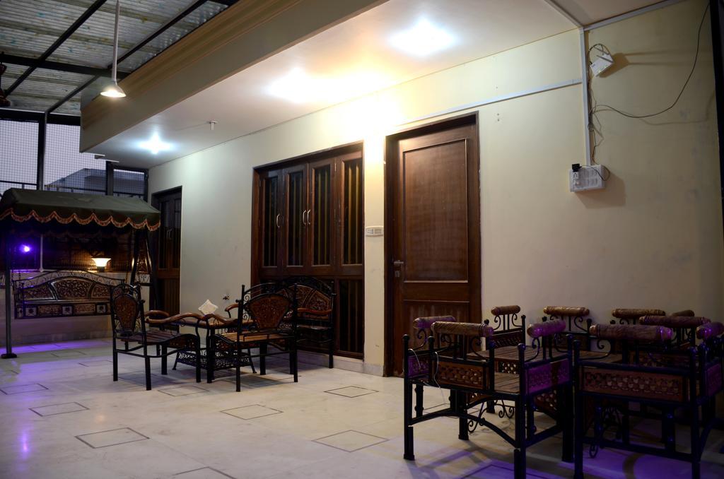Mohini Home Stay Агра Екстериор снимка