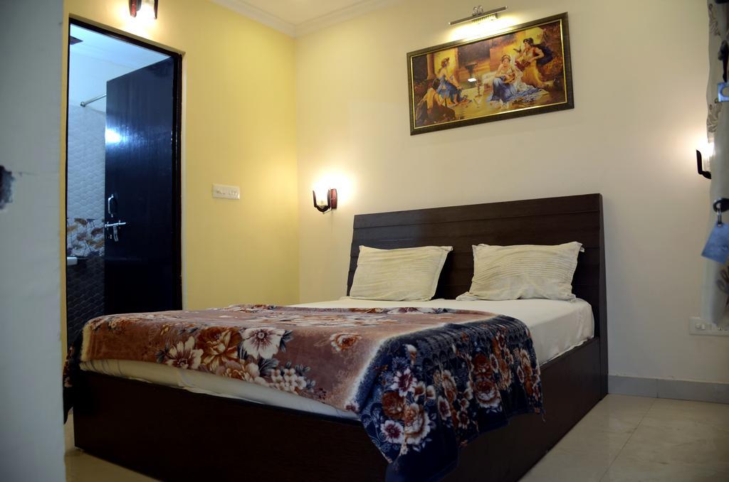 Mohini Home Stay Агра Екстериор снимка